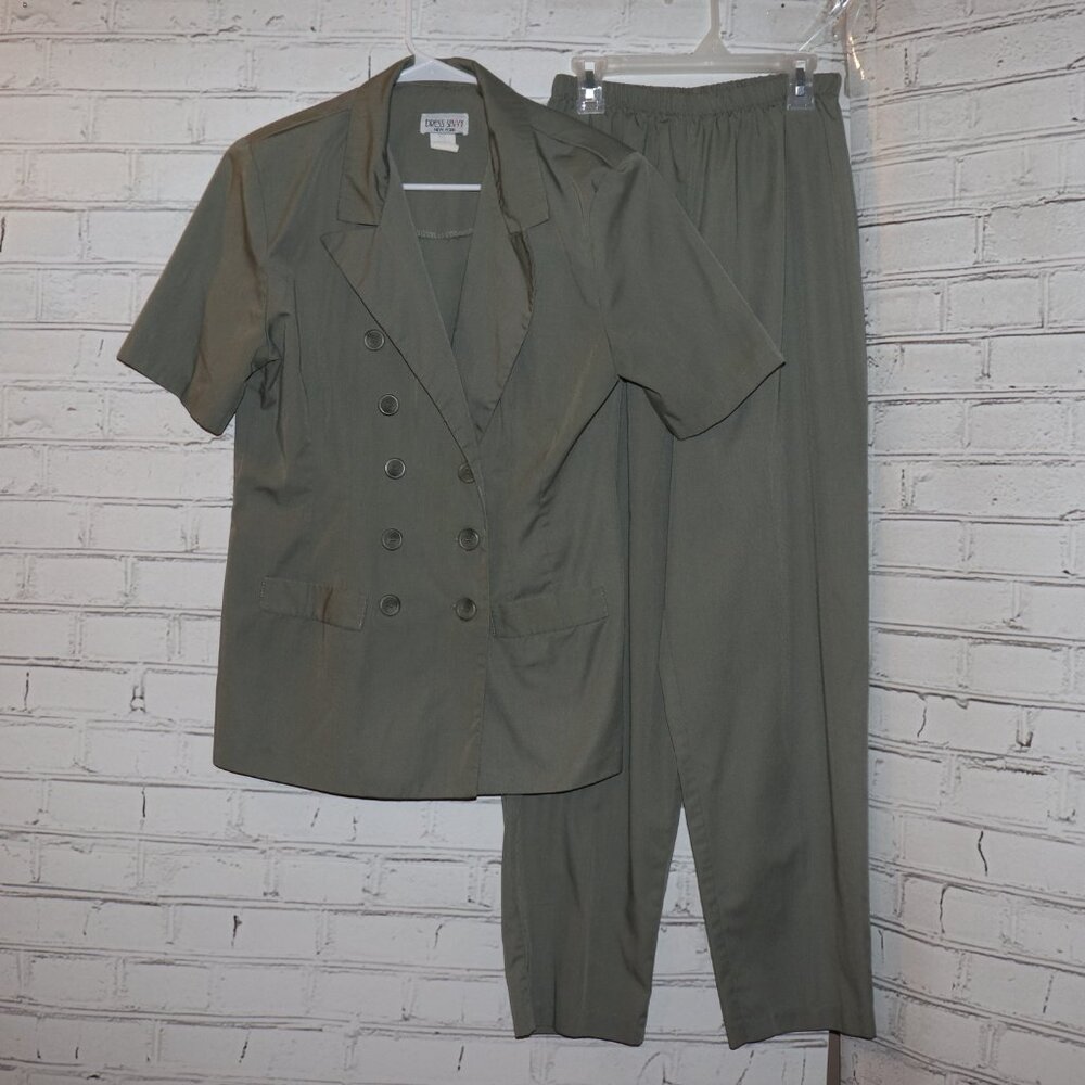 💚 Dress Savvy New York Olive Two‑Piece Suit Set · Size 10P Chic & structured